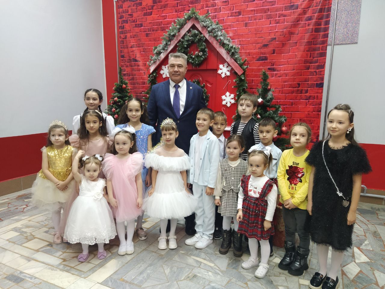 Район мәдәният йортында балалар өчен бәйрәмнәр узды