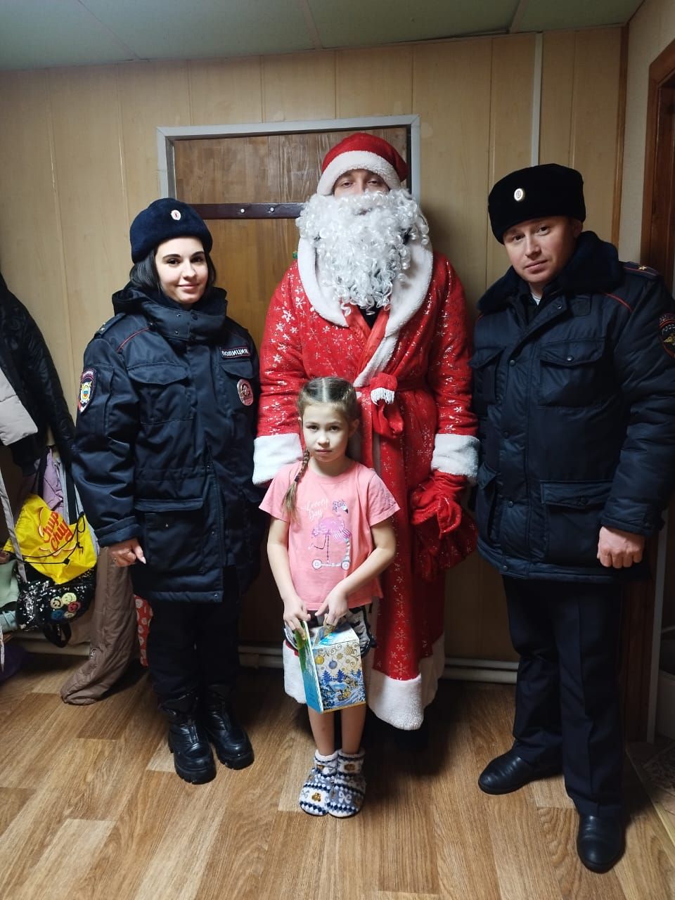 Полиция Кыш бабай килде