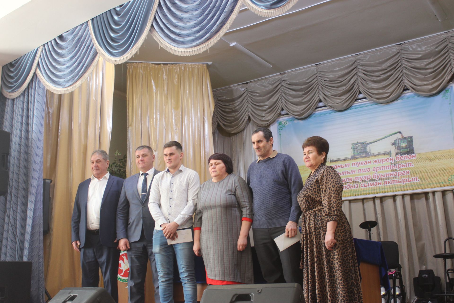 Урта Курсада күпләр бүләк алды