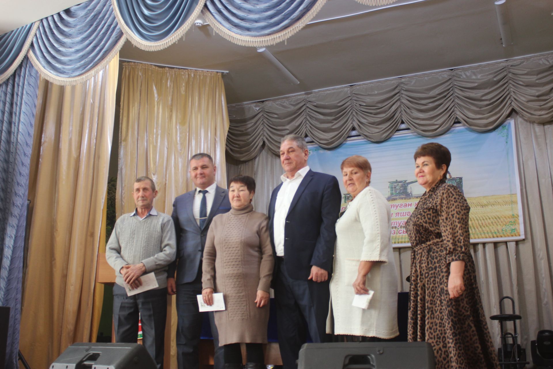 Урта Курсада күпләр бүләк алды
