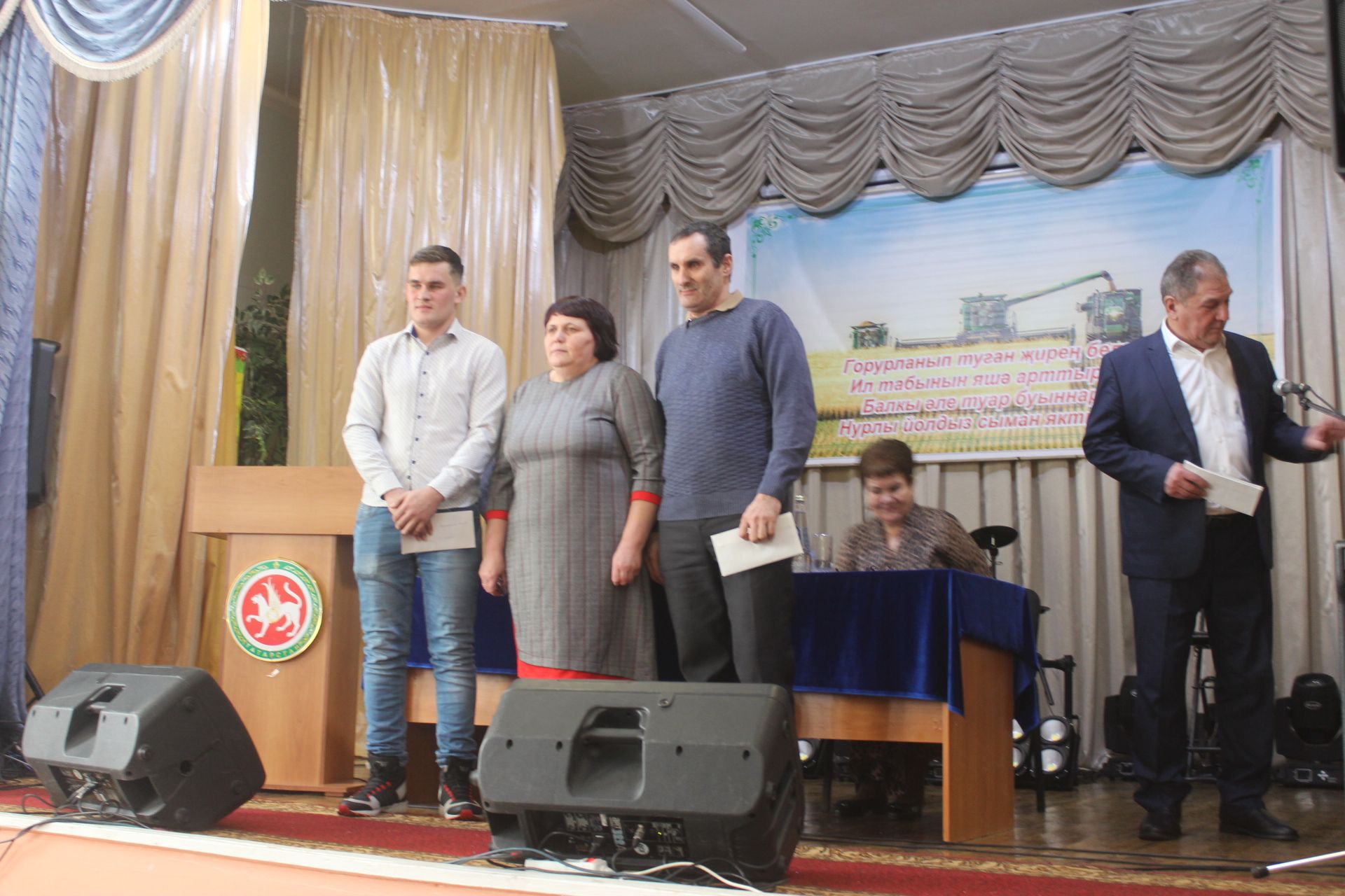 Урта Курсада күпләр бүләк алды