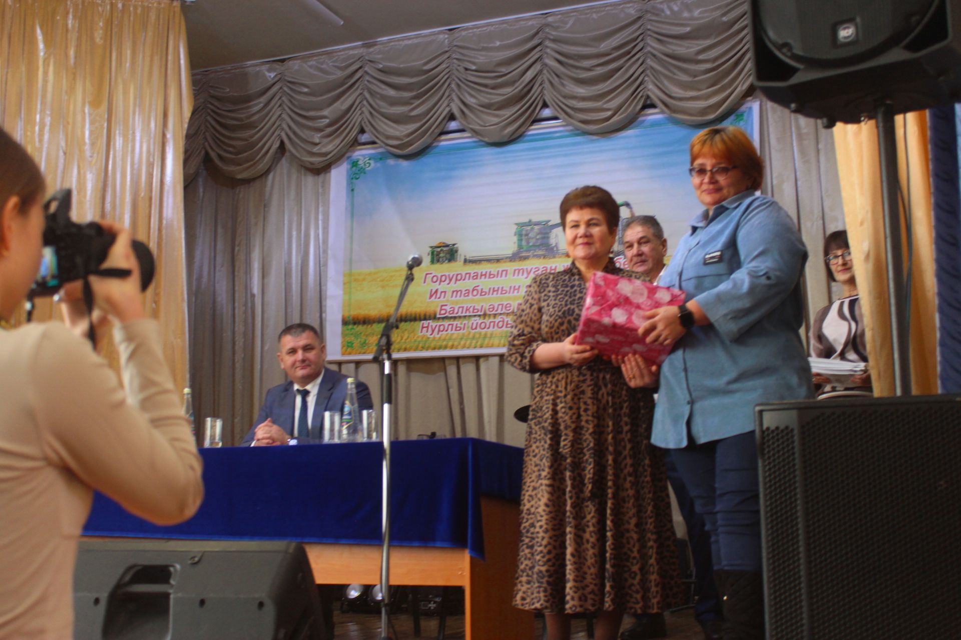Урта Курсада күпләр бүләк алды