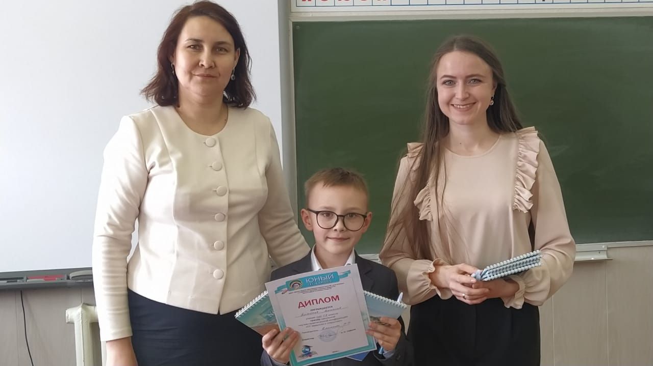 Балалар фәнни эш белән шөгыльләнә