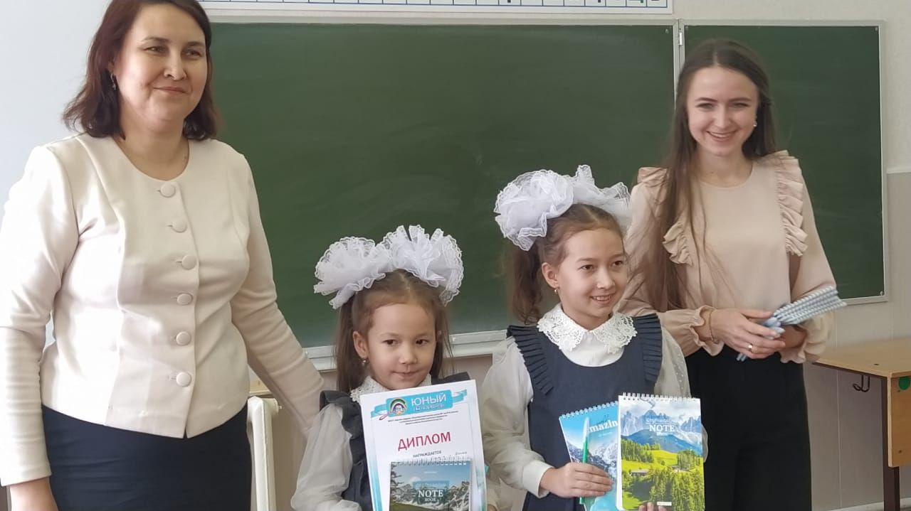 Балалар фәнни эш белән шөгыльләнә