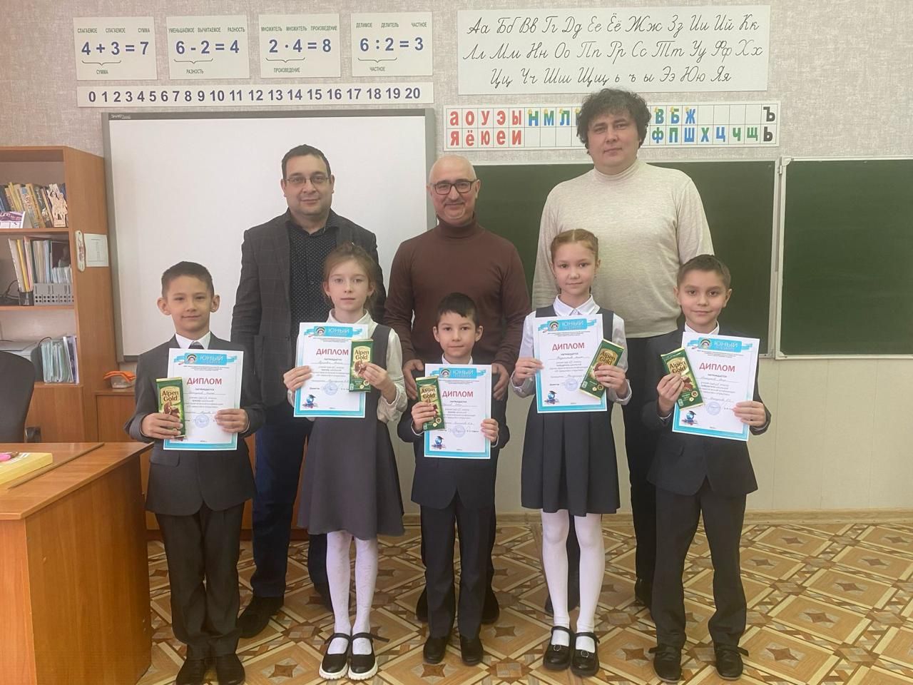Балалар фәнни эш белән шөгыльләнә