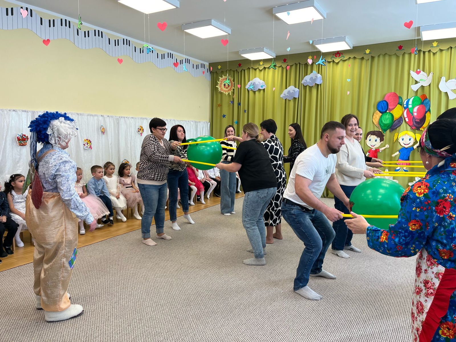 Әти-әни һәм кунаклар безгә гел килеп торсын