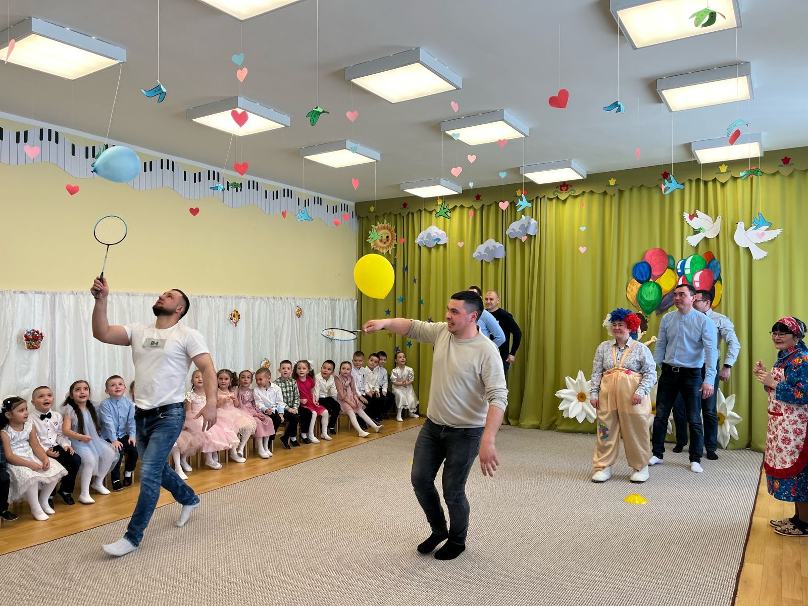 Әти-әни һәм кунаклар безгә гел килеп торсын