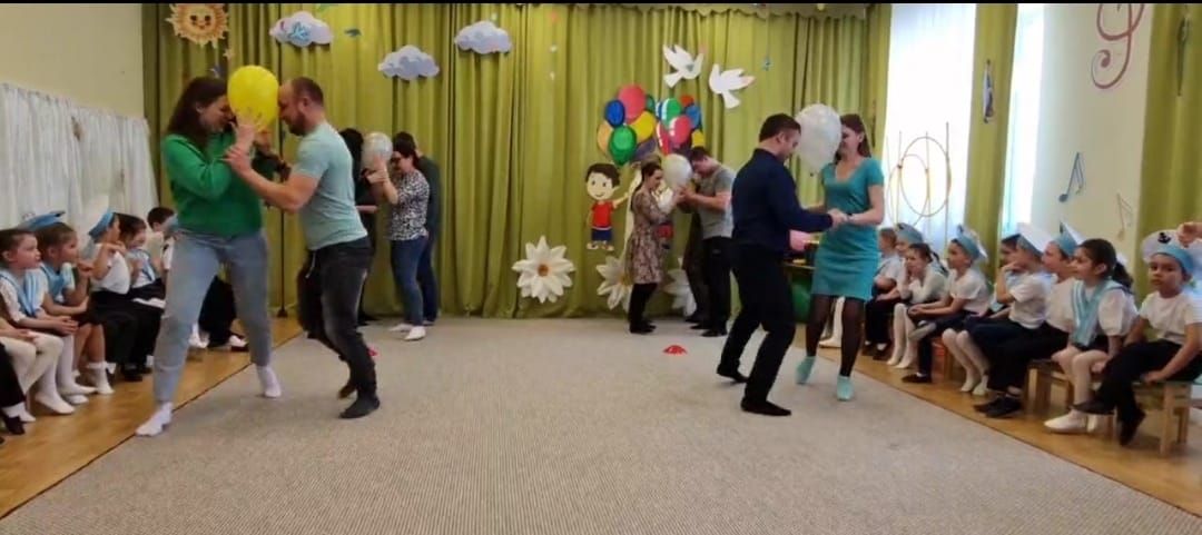 Әти-әни һәм кунаклар безгә гел килеп торсын