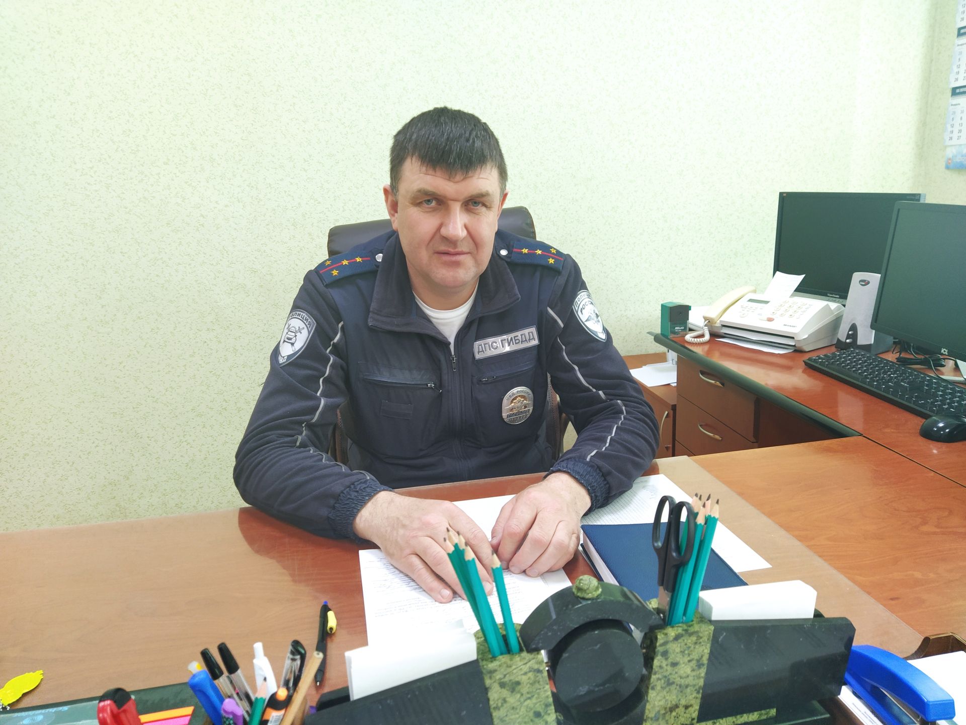 Арча эчке эшләр бүлеге ЮХИДИ бүлекчәсенең имтихан тапшыру бүлеге җитәкчесе Рәдис Гарифуллин: «Бик нык әзерләнергә кирәк булачак»