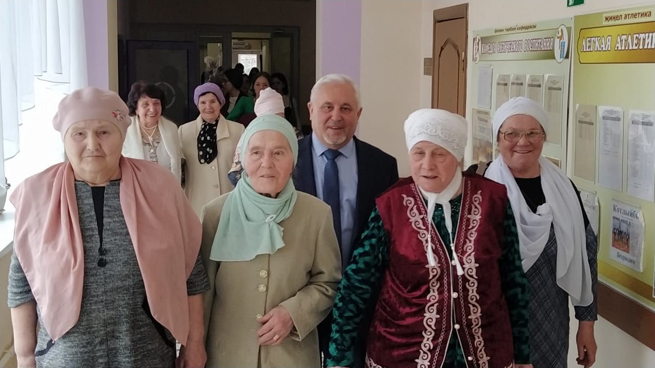 Арча педагогика көллиятендә кунаклар