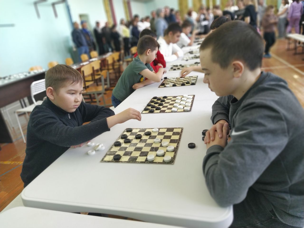 Райондашлырыбыз гаиләләре белән шашка уйнады
