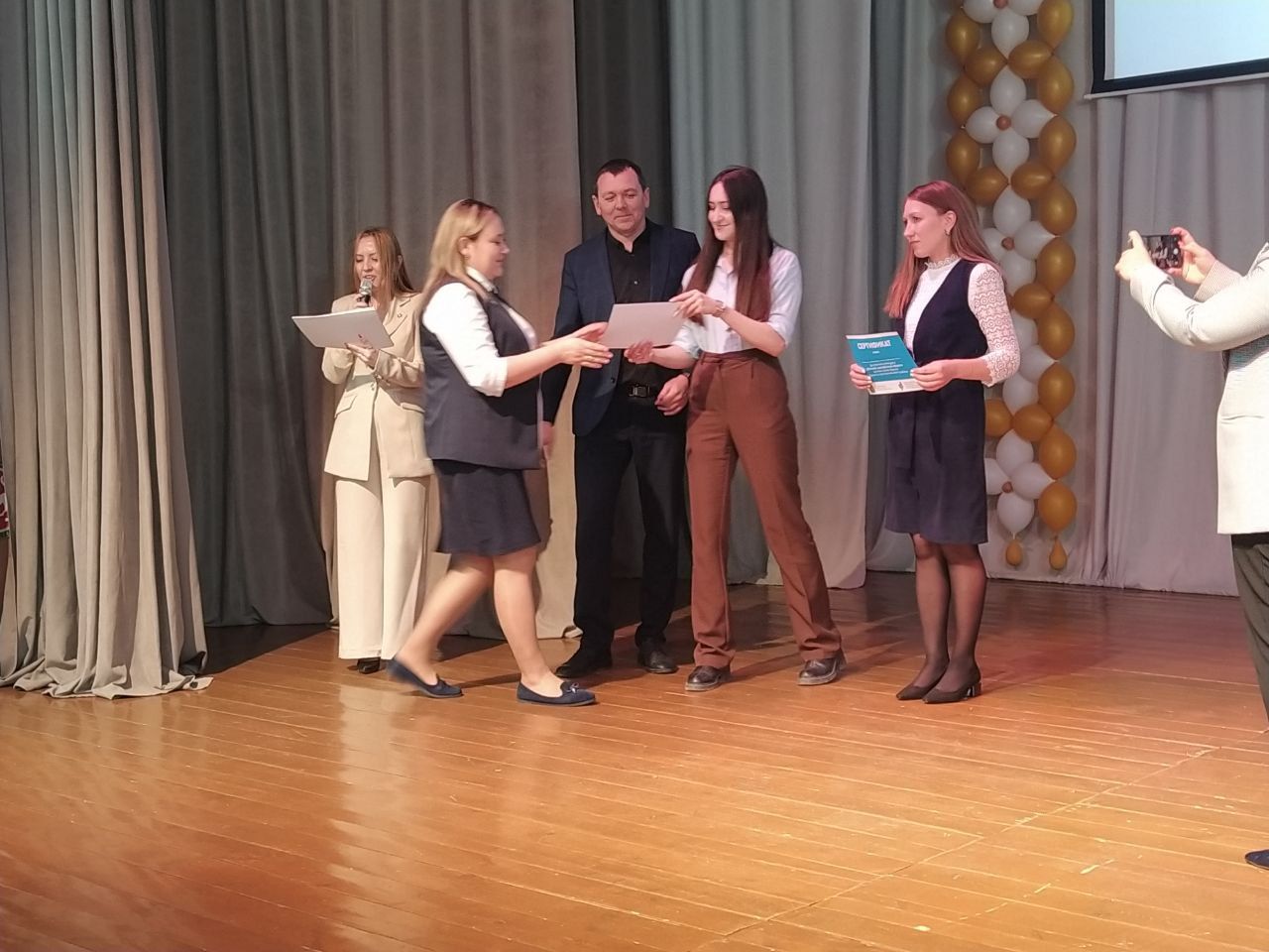 “Иң яхшы яшьләр проекты” җиңүчеләре унар мең сумлык сертификат белән бүләкләнде