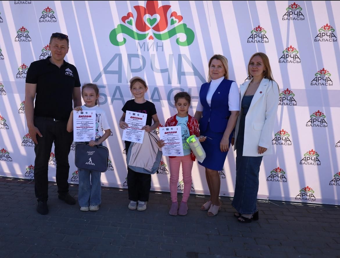 Арча балалары Казансу паркында асфальтта рәсем ясады