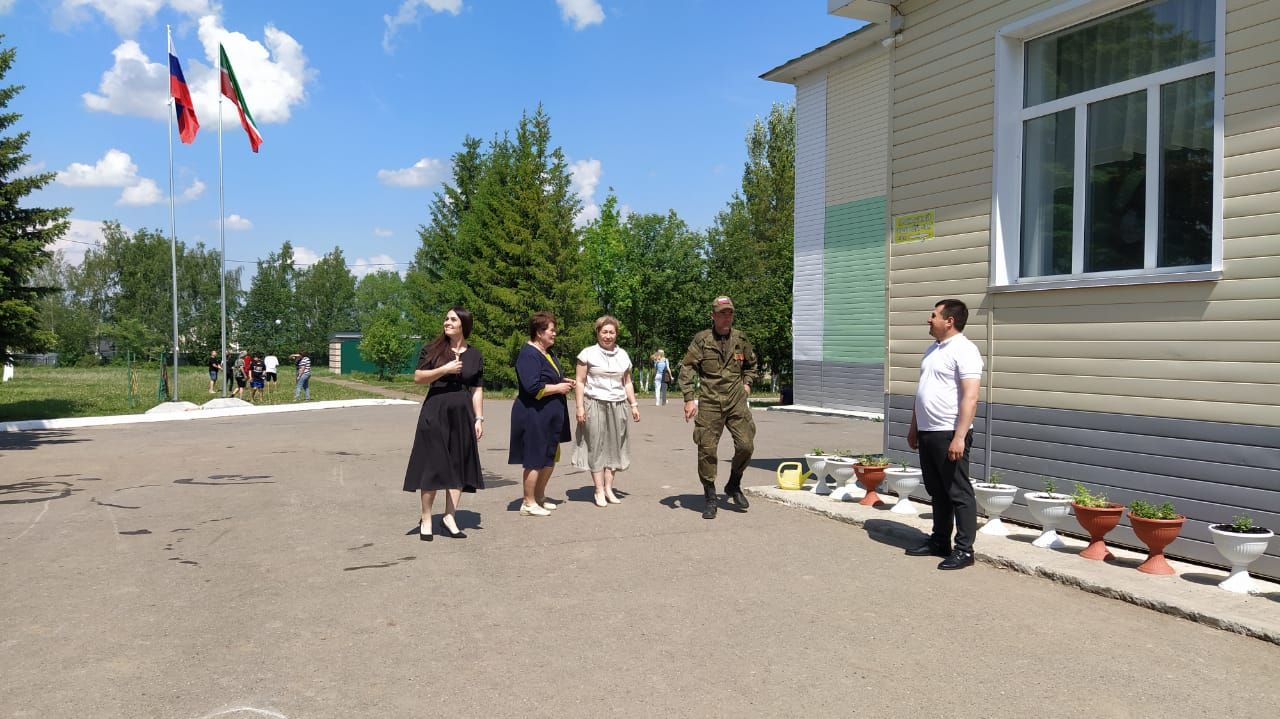 Арчаның 7нче мәктәбендә бик дулкынландыргыч очрашу булды. Күзләр яшьләнде...