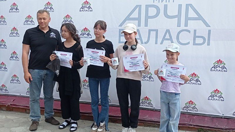 Рәсем сәнгатен сөюче укучылар Арчаның истәлекле урыннарын сурәтләде