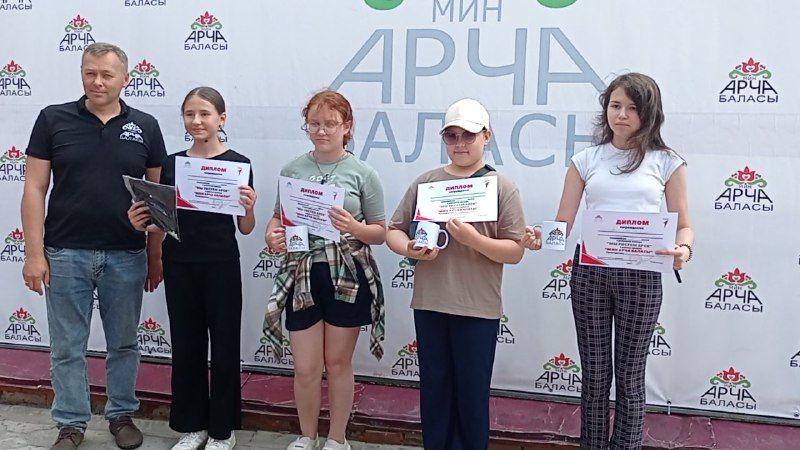 Рәсем сәнгатен сөюче укучылар Арчаның истәлекле урыннарын сурәтләде