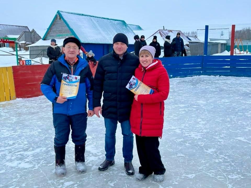 «Ак Барс» агрокомплексы» территориясендә хоккейда ярыштылар