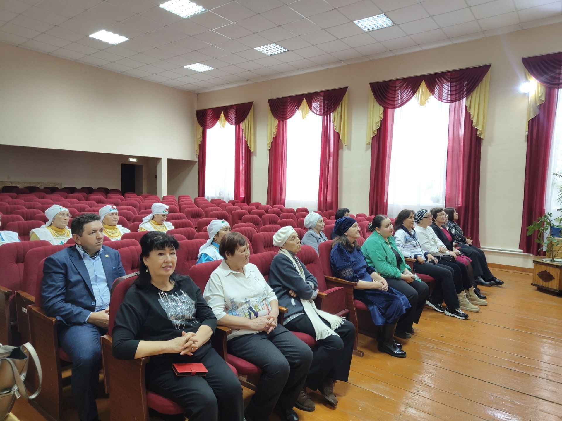 «Бездә бүген кунак бар».