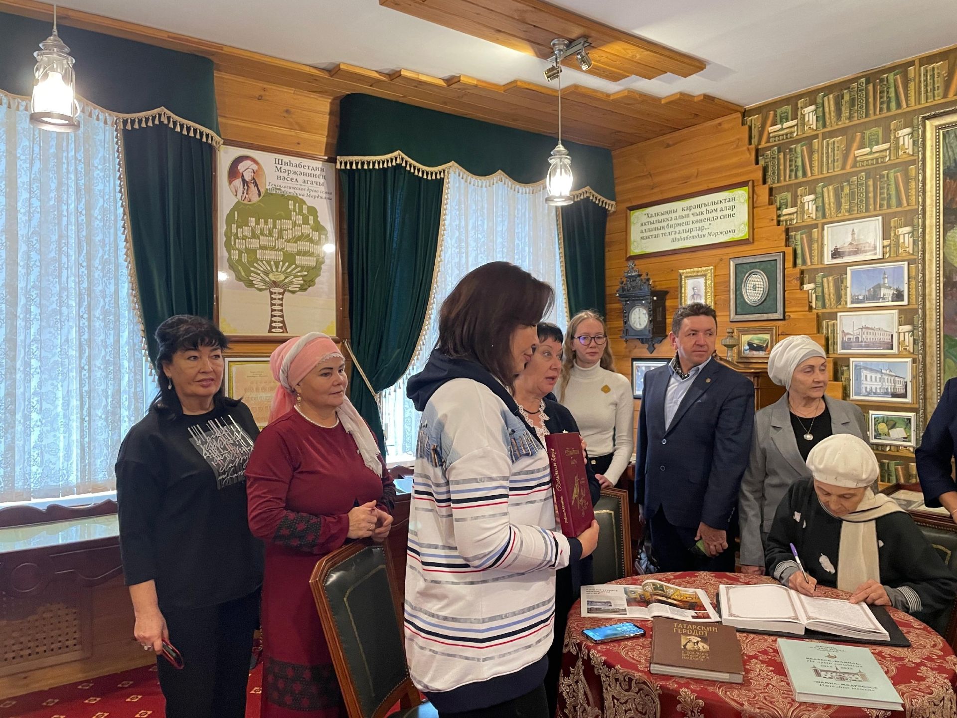 «Бездә бүген кунак бар».