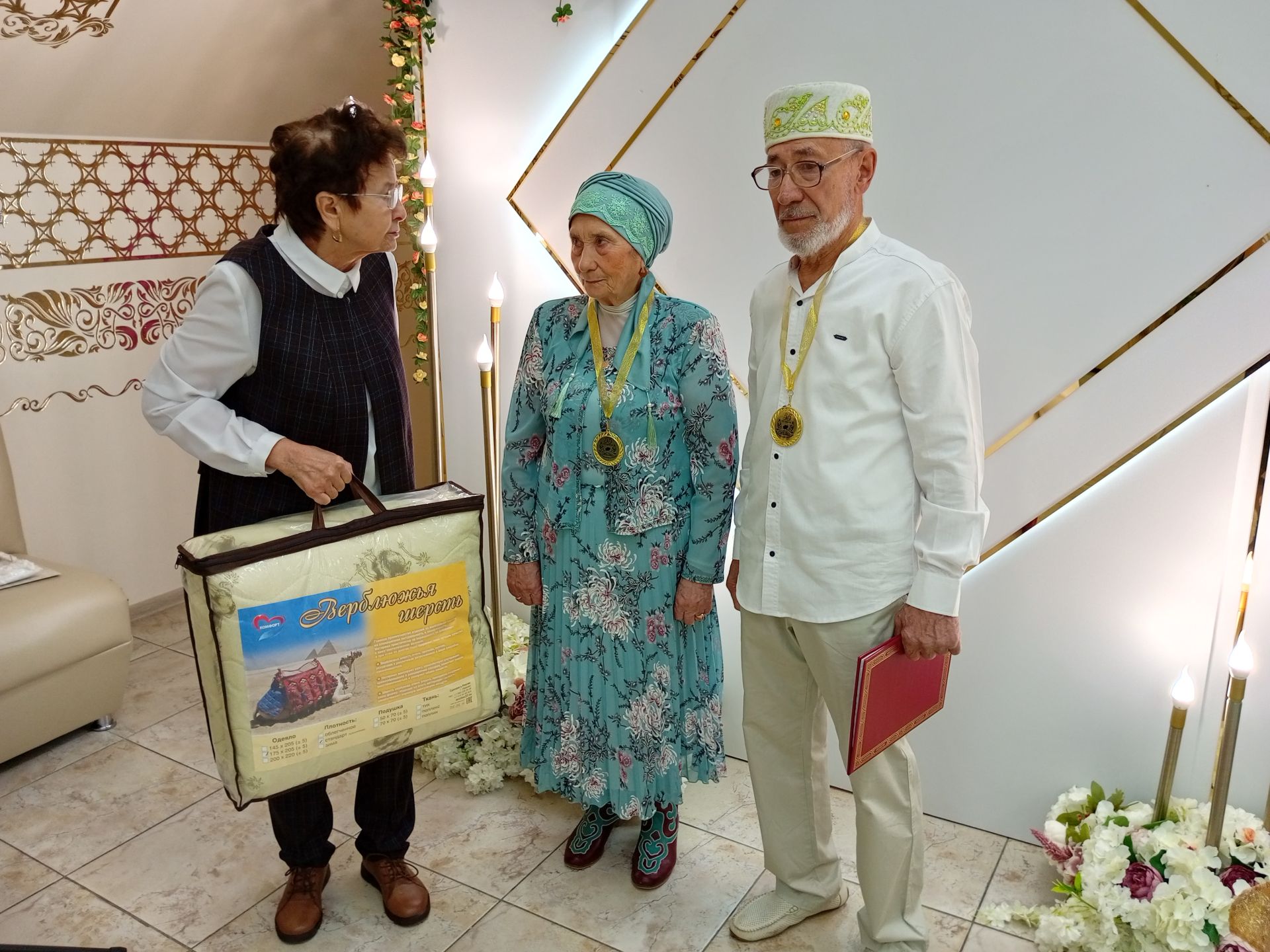 «Дан» китабына кулларын куйдылар