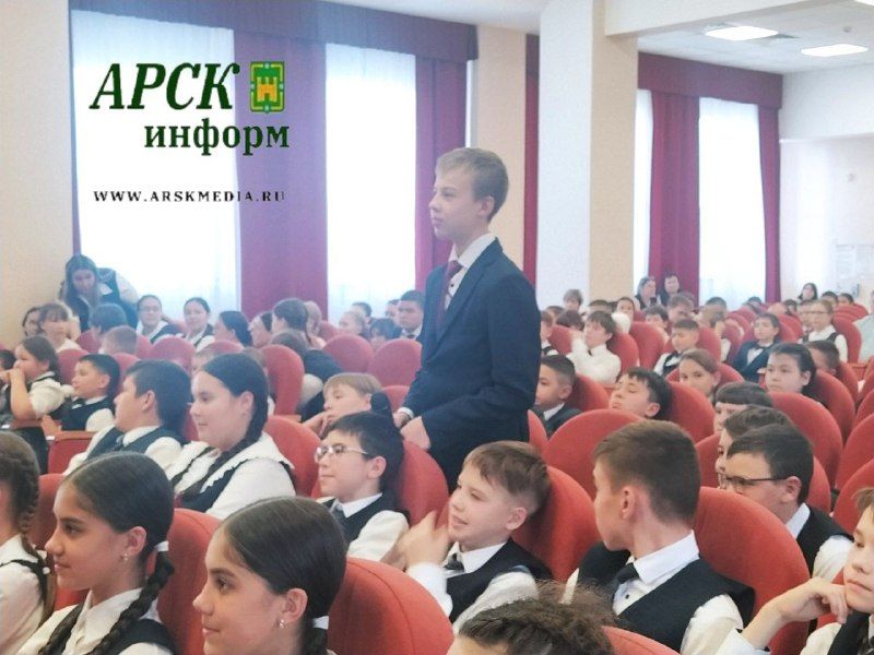 Тарихи вакыйга: Россия Герое Арча мәктәбе укучыларына космос турында сөйләде