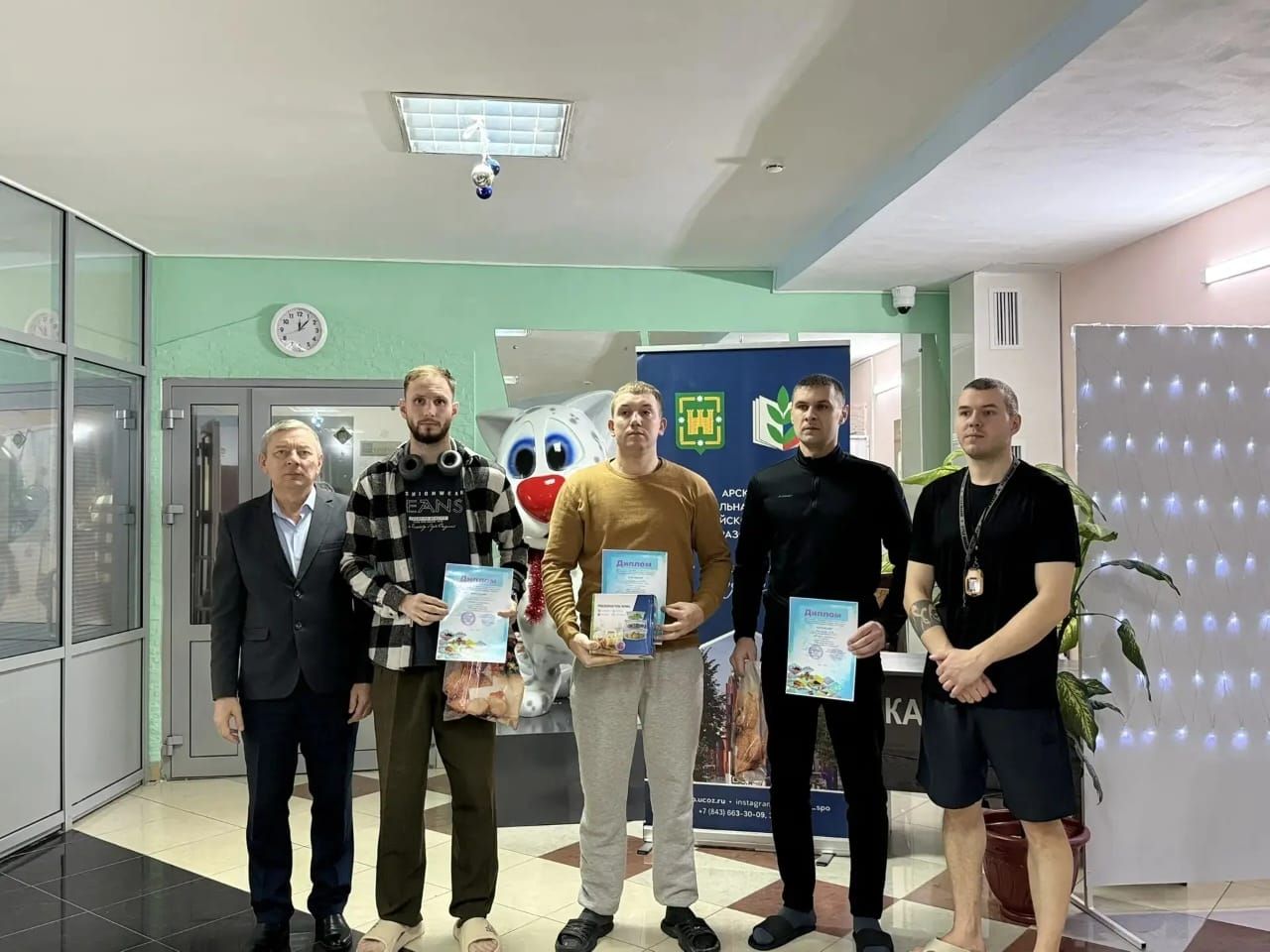Укытучы, тәрбиячеләр бассейнда