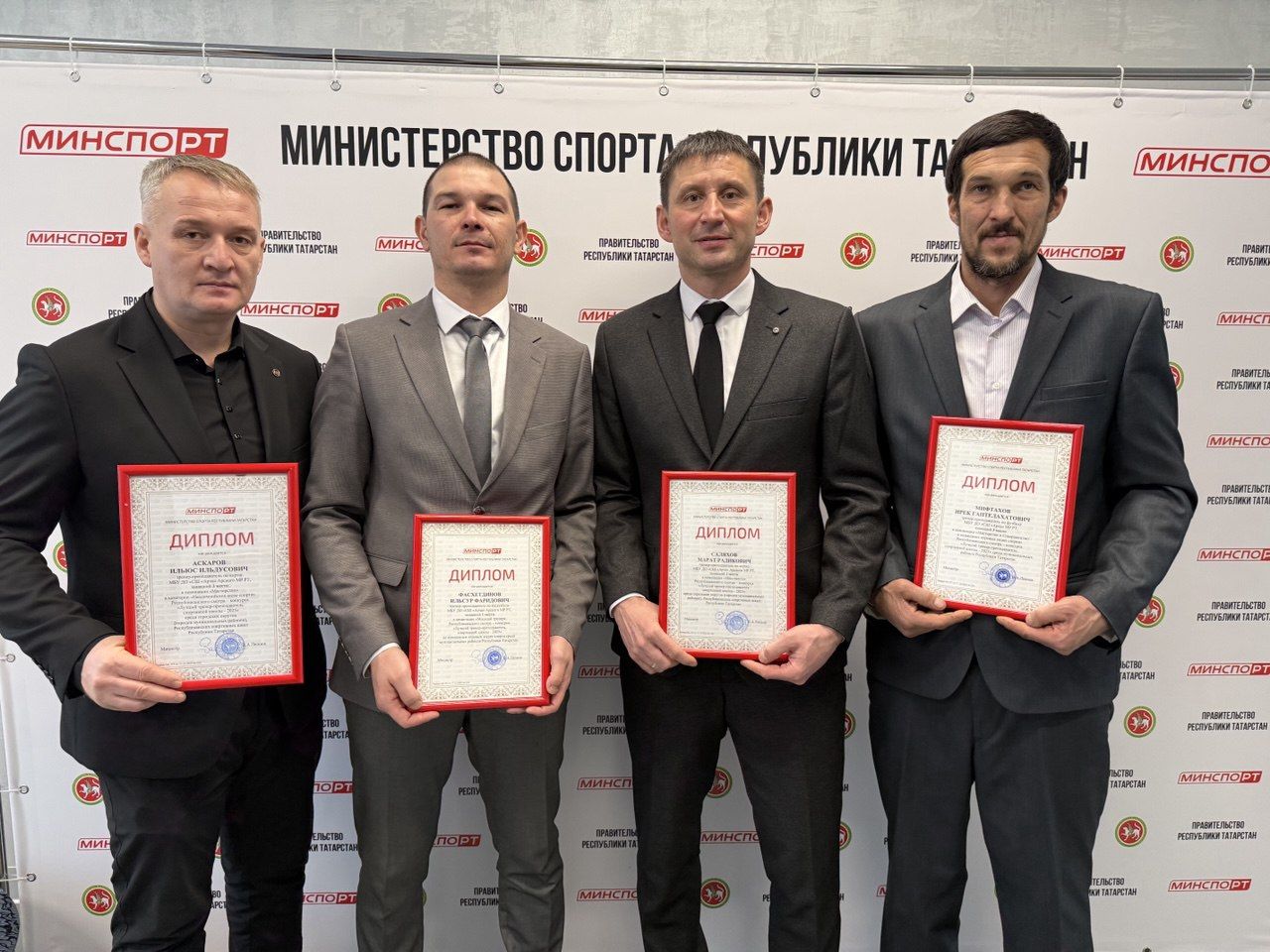 Арча тренерлары бүләкләнде