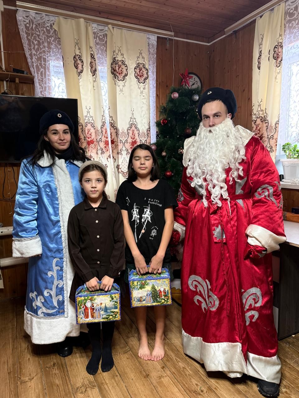 Балаларны полиция Кыш бабае котлады
