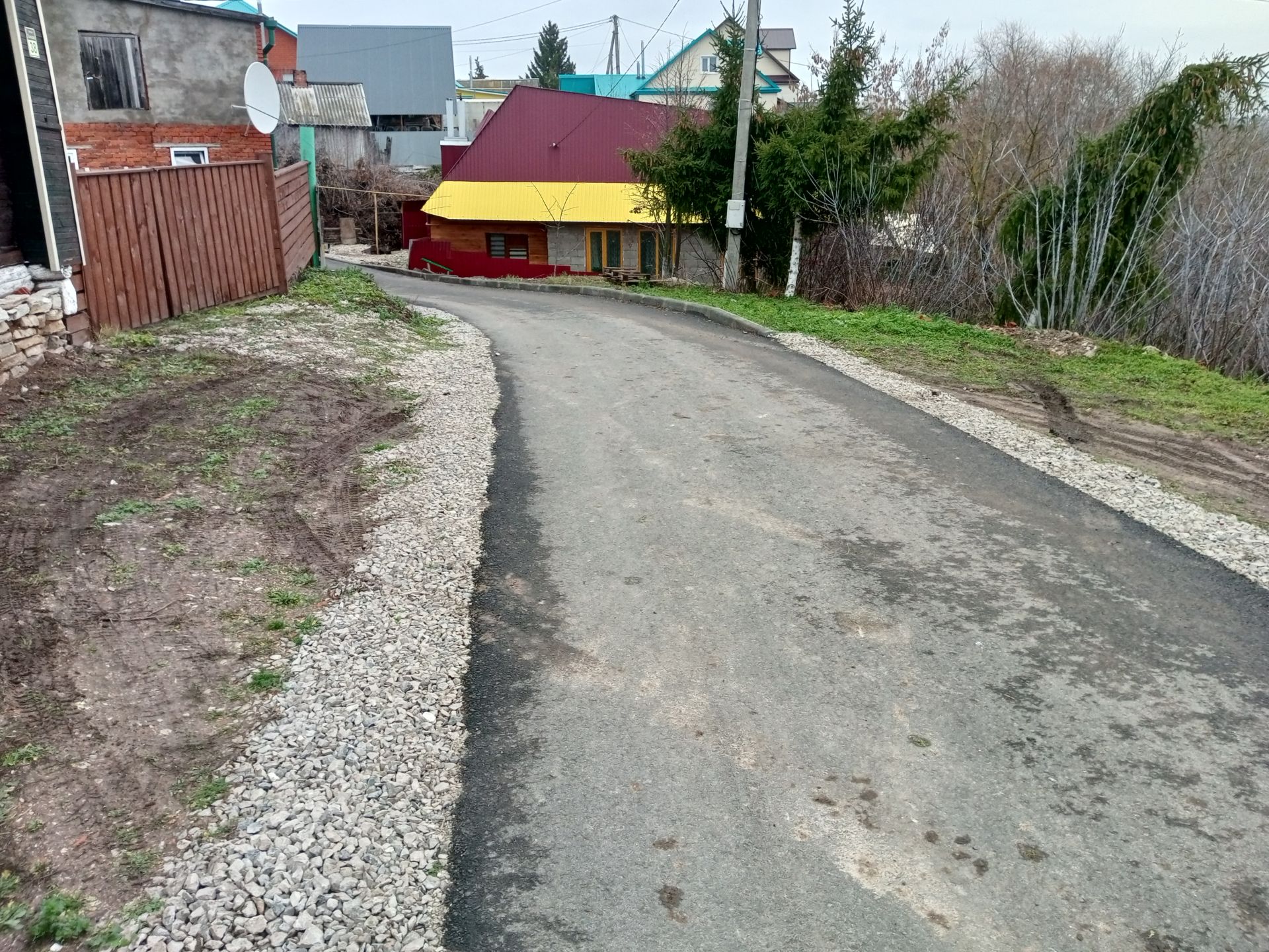 Арчада бер яклы, кыска гына урамга да асфальт җәйделәр