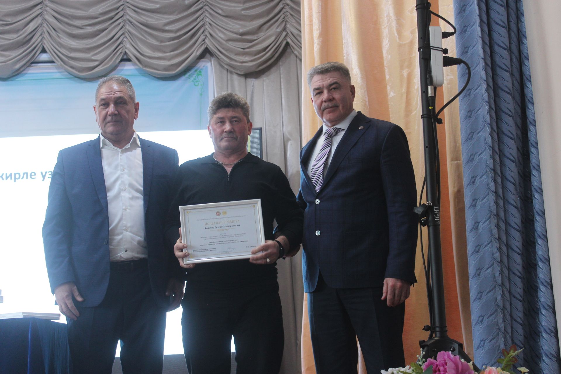 Илшат Нуриев “Курса МТСы“ ширкәтенең район ирешкән уңышларга саллы өлеш кертүен билгеләп үтте