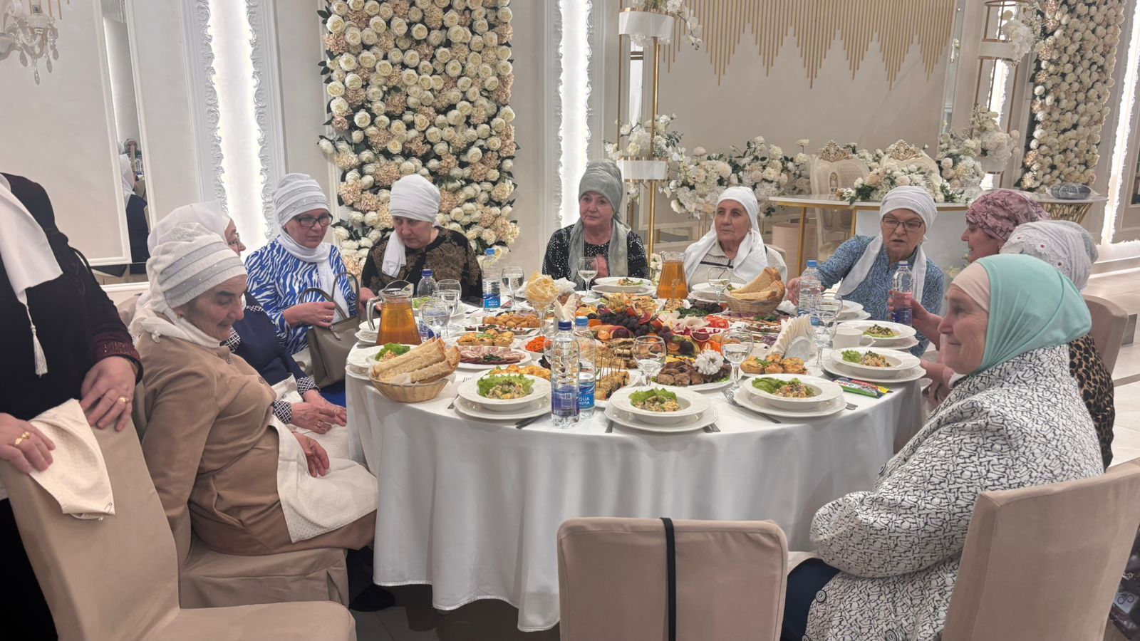 Эшмәкәр Нурия Гыймадиева, хезмәттәшләрен, якыннарын  җыеп, Ифтар мәҗлесе  үткәрде