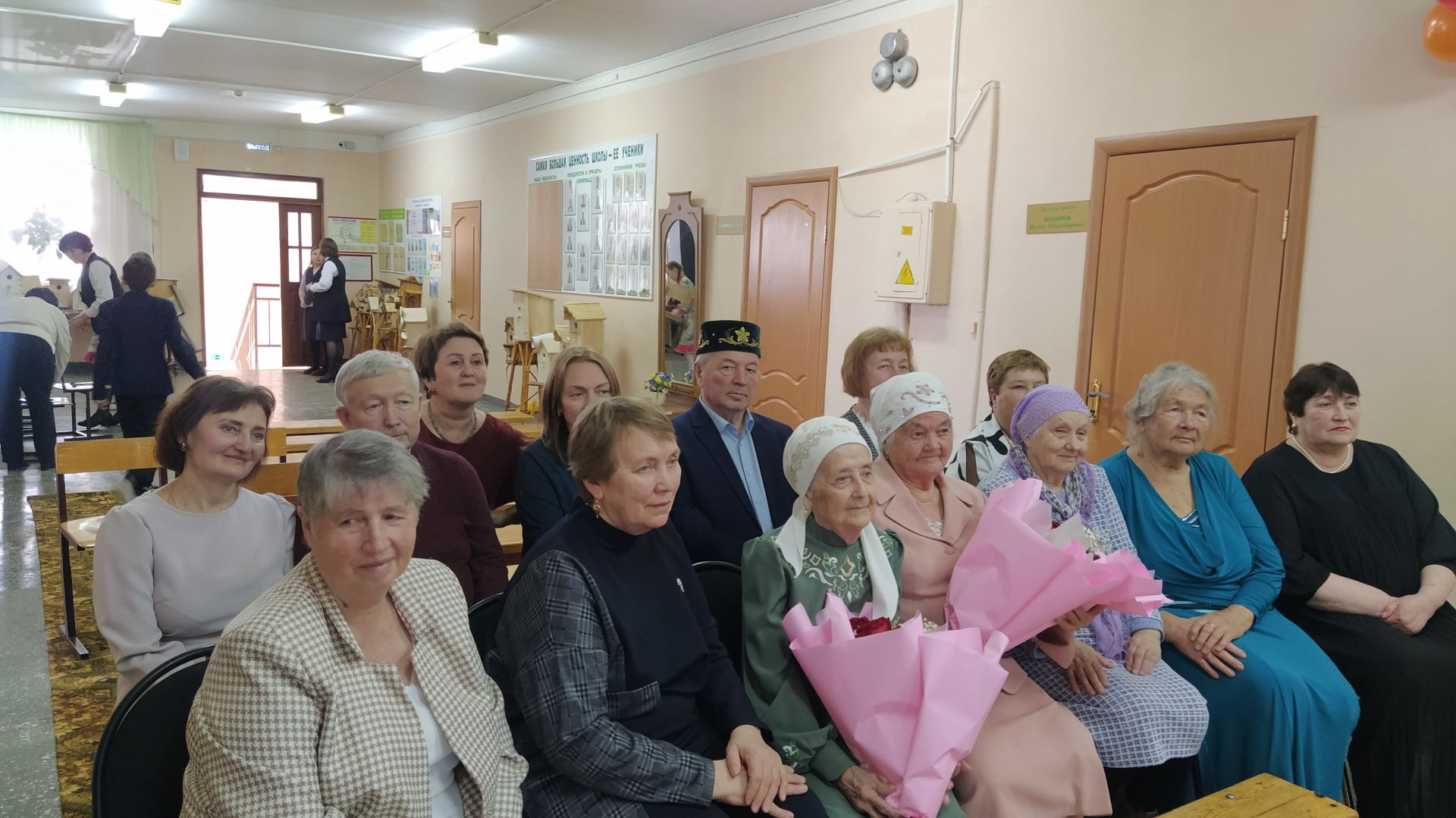 Лесхоз мәктәбендә ветераннарны котладылар