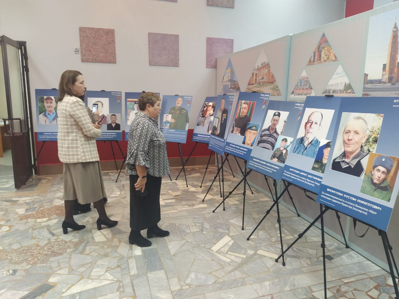 Пока жива память, у нас есть будущее: в Арске открылась выставка «Отец Героя»