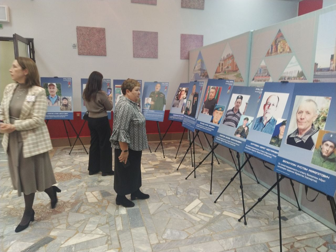 Пока жива память, у нас есть будущее: в Арске открылась выставка «Отец Героя»