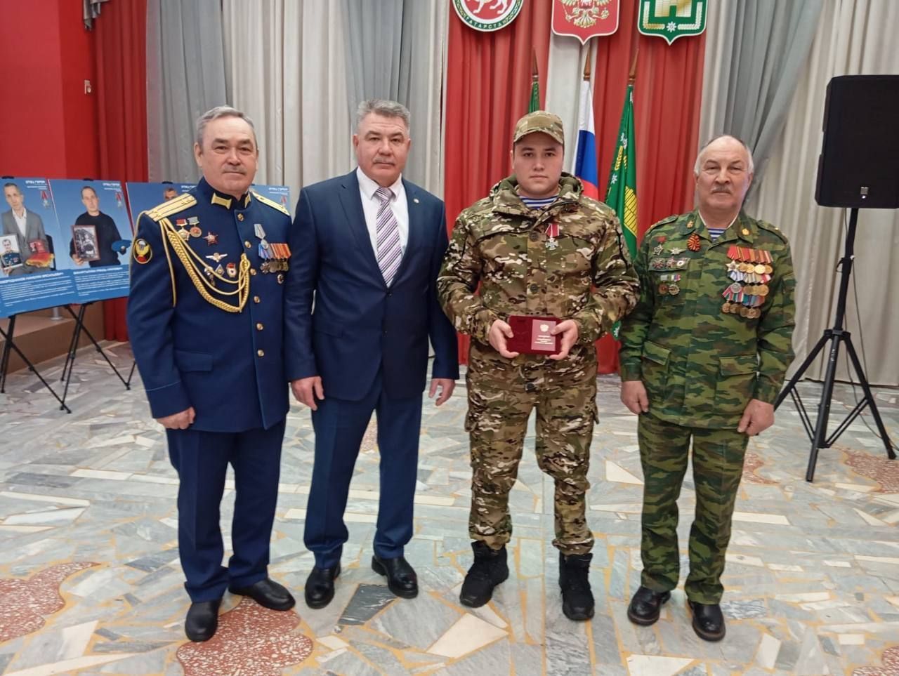 Пока жива память, у нас есть будущее: в Арске открылась выставка «Отец Героя»