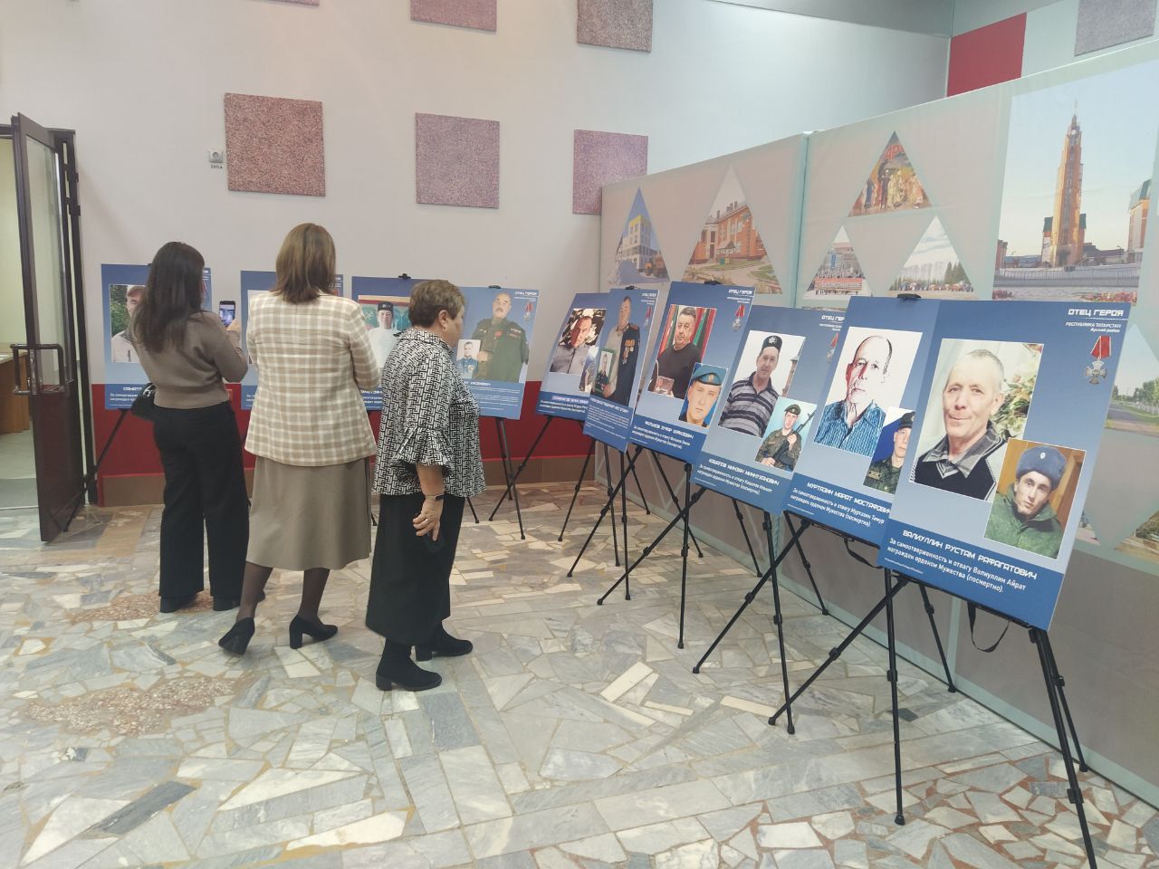 Пока жива память, у нас есть будущее: в Арске открылась выставка «Отец Героя»