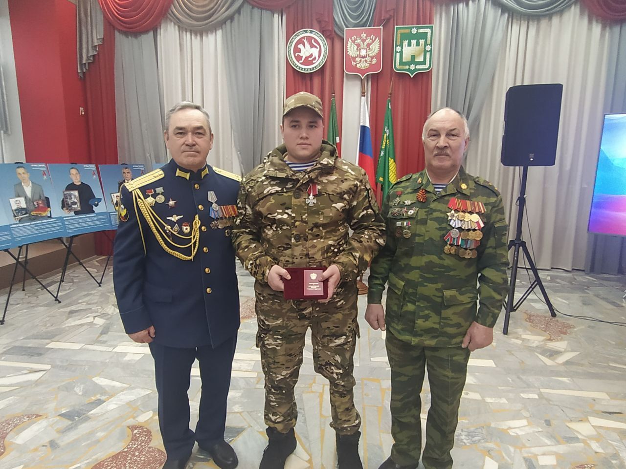 Пока жива память, у нас есть будущее: в Арске открылась выставка «Отец Героя»