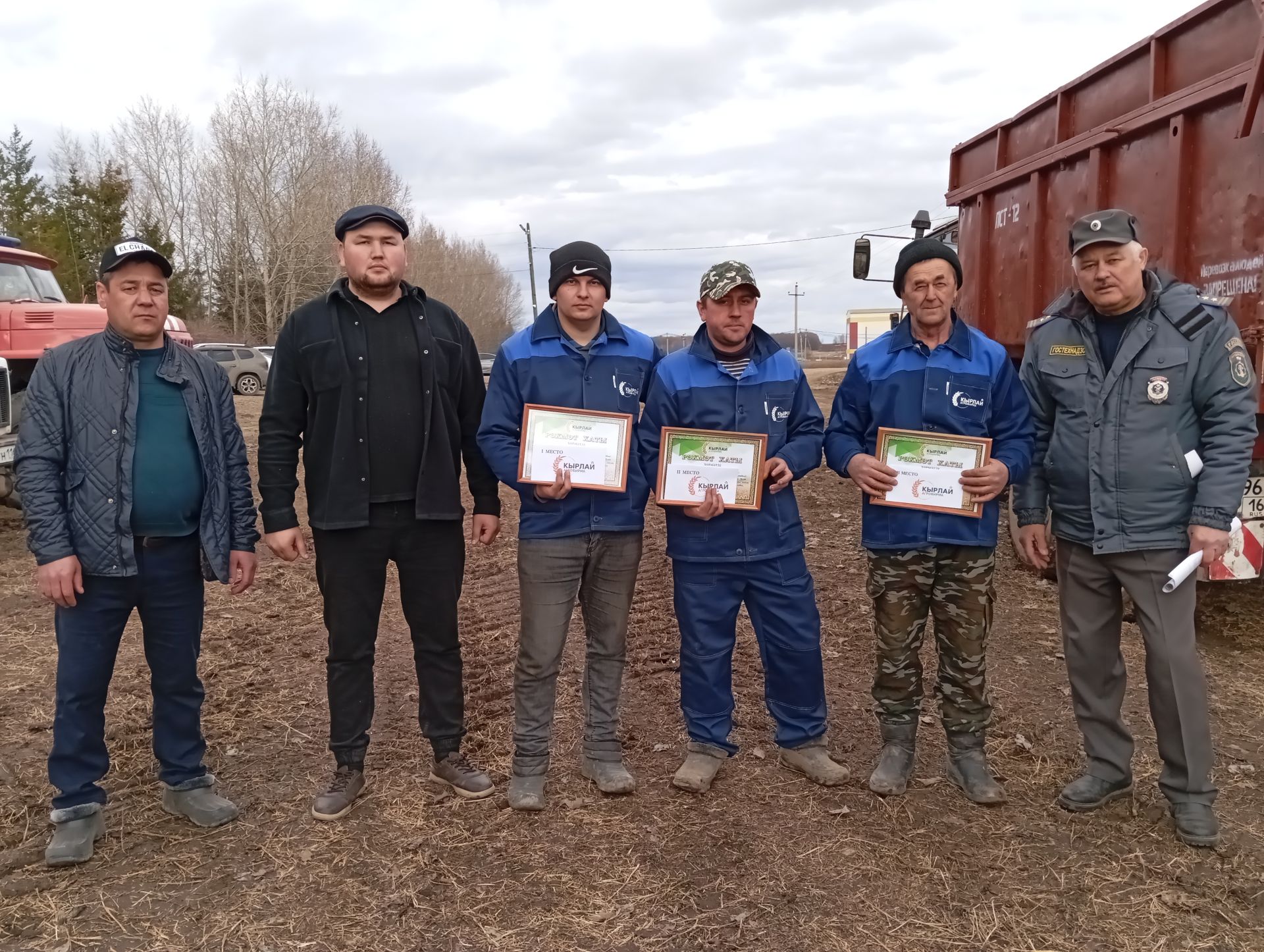 «Кырлай» ширкәтендә техник карау нәтиҗәләре буенча иң яхшы механизаторларны бүләкләделәр