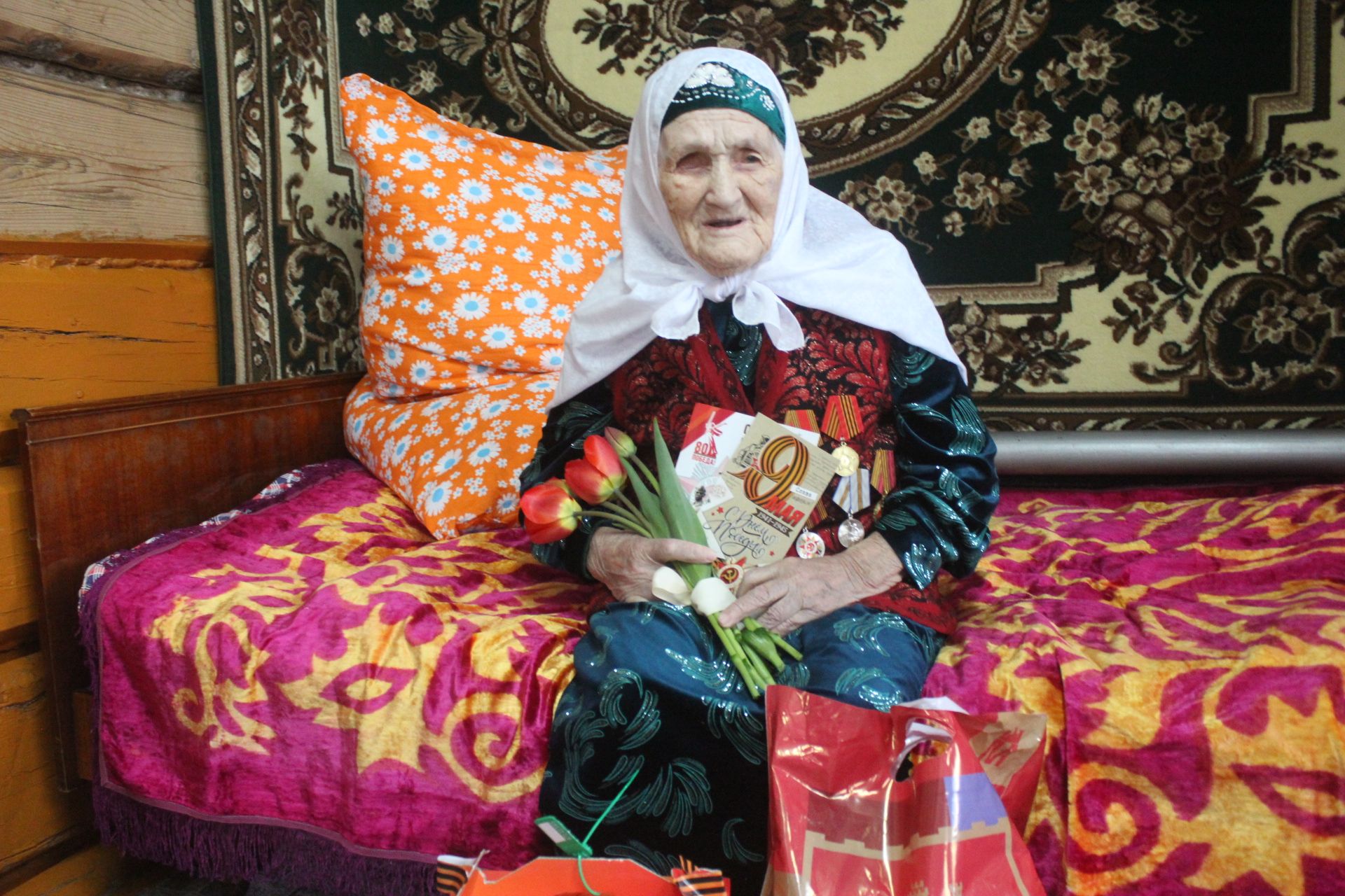 Ветераннарга бүләкләр