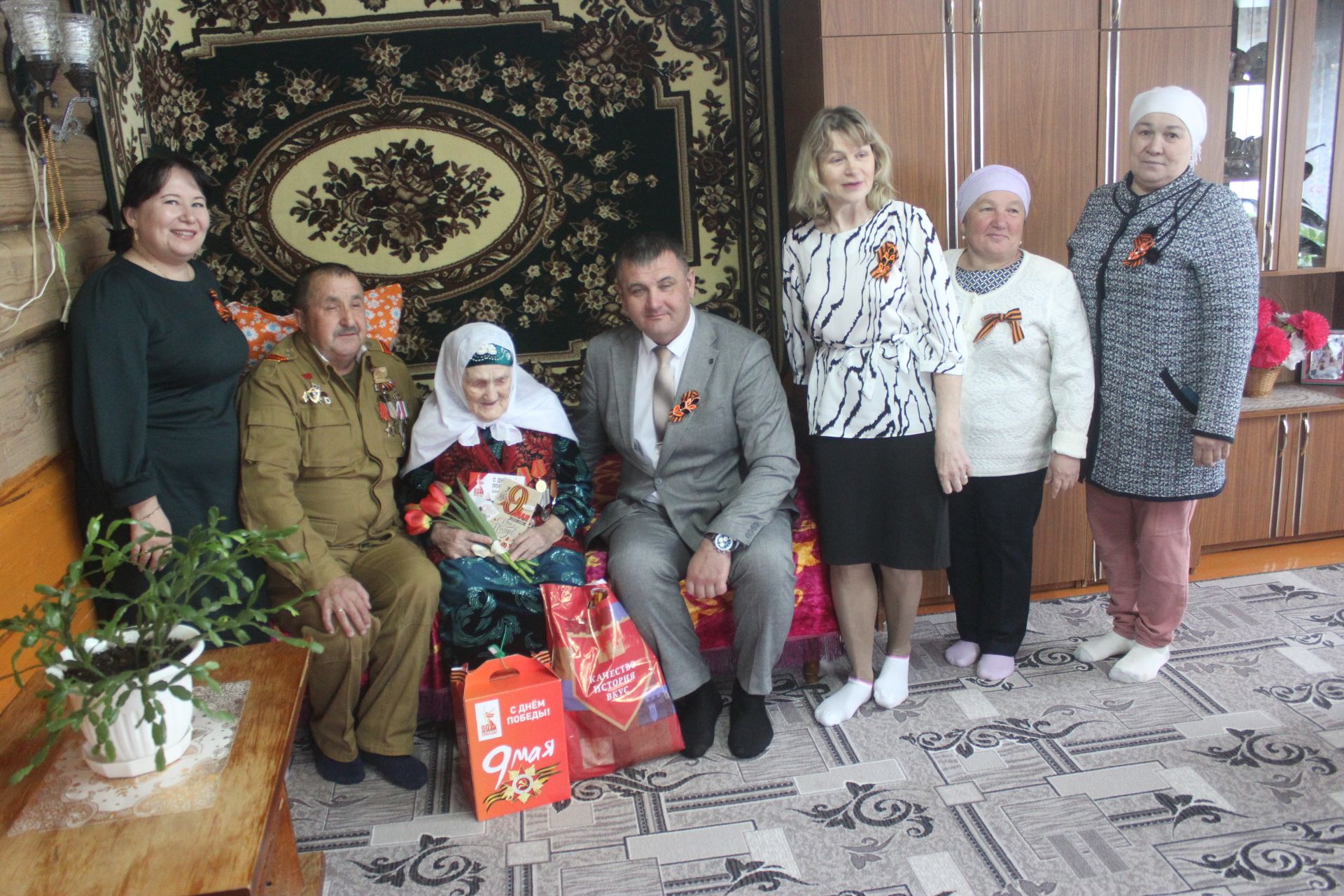 Ветераннарга бүләкләр