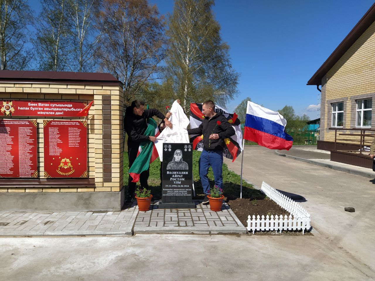Шура авылында Айрат Вәлиуллин истәлегенә һәйкәл ачылды