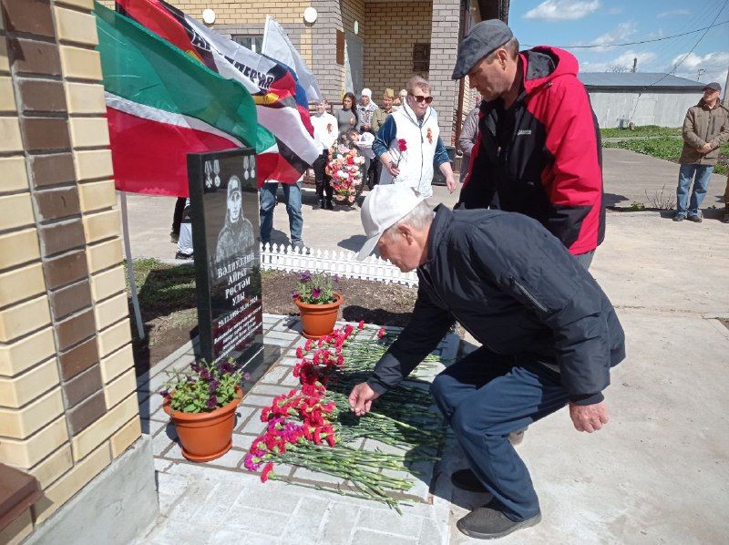 Шура авылында Айрат Вәлиуллин истәлегенә һәйкәл ачылды