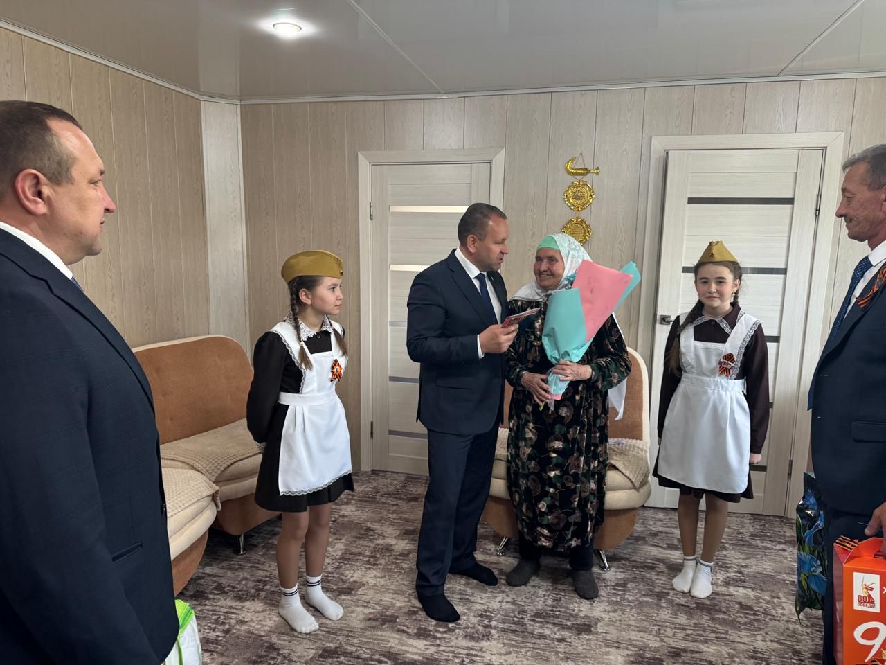 Ветераннар, сезгә тиеш әле бик күп язлар...