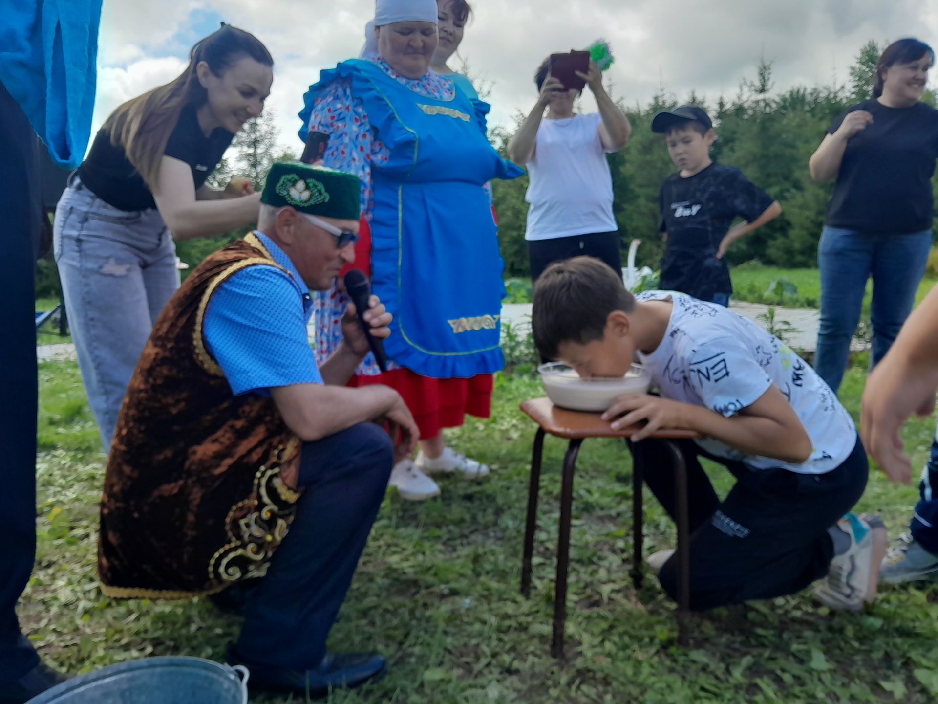 Үрнәк авыл җирлеге мәдәният хезмәткәрләре Арча картлар интернат-йортында Сабантуй уздырды