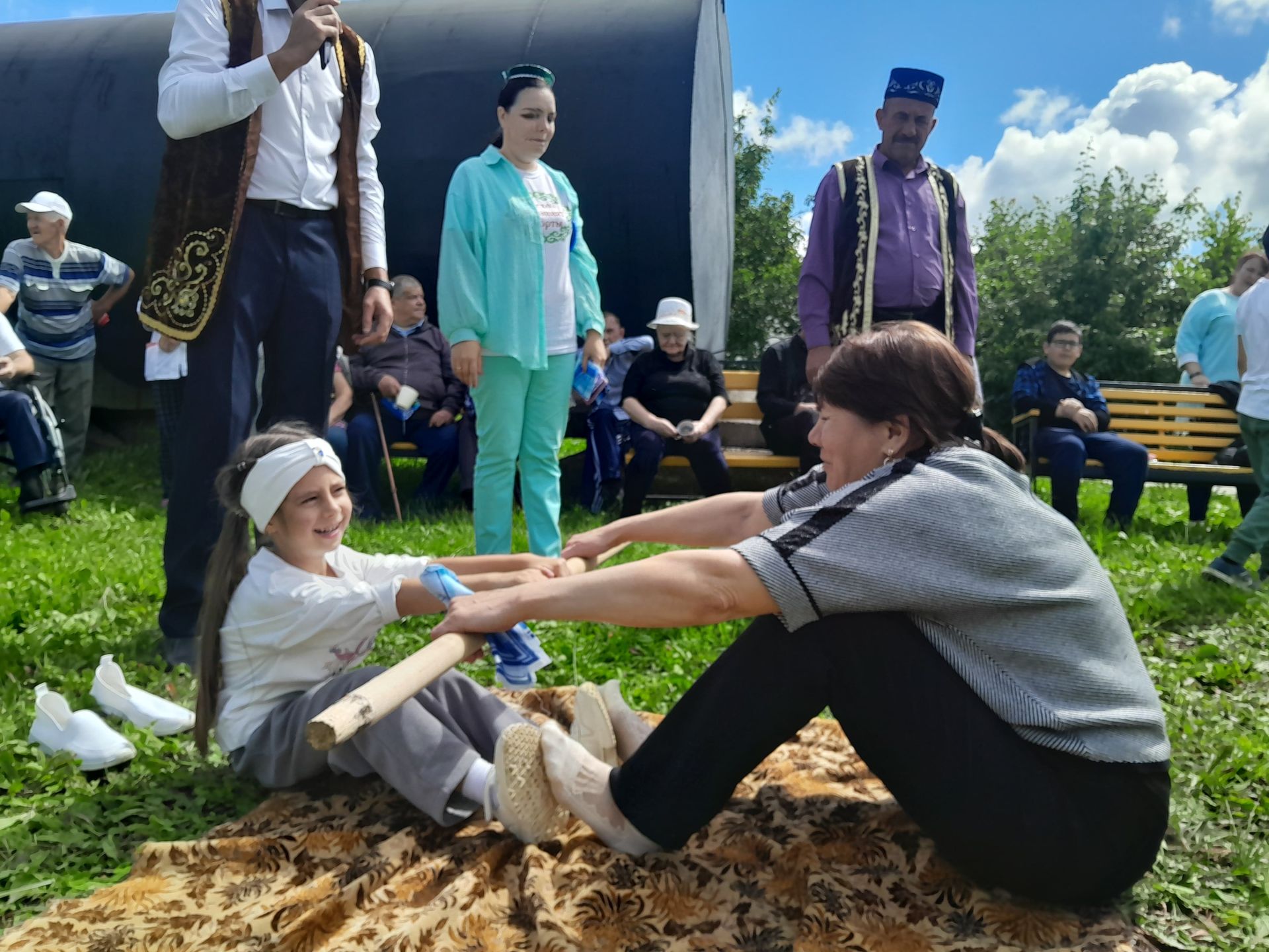 Үрнәк авыл җирлеге мәдәният хезмәткәрләре Арча картлар интернат-йортында Сабантуй уздырды