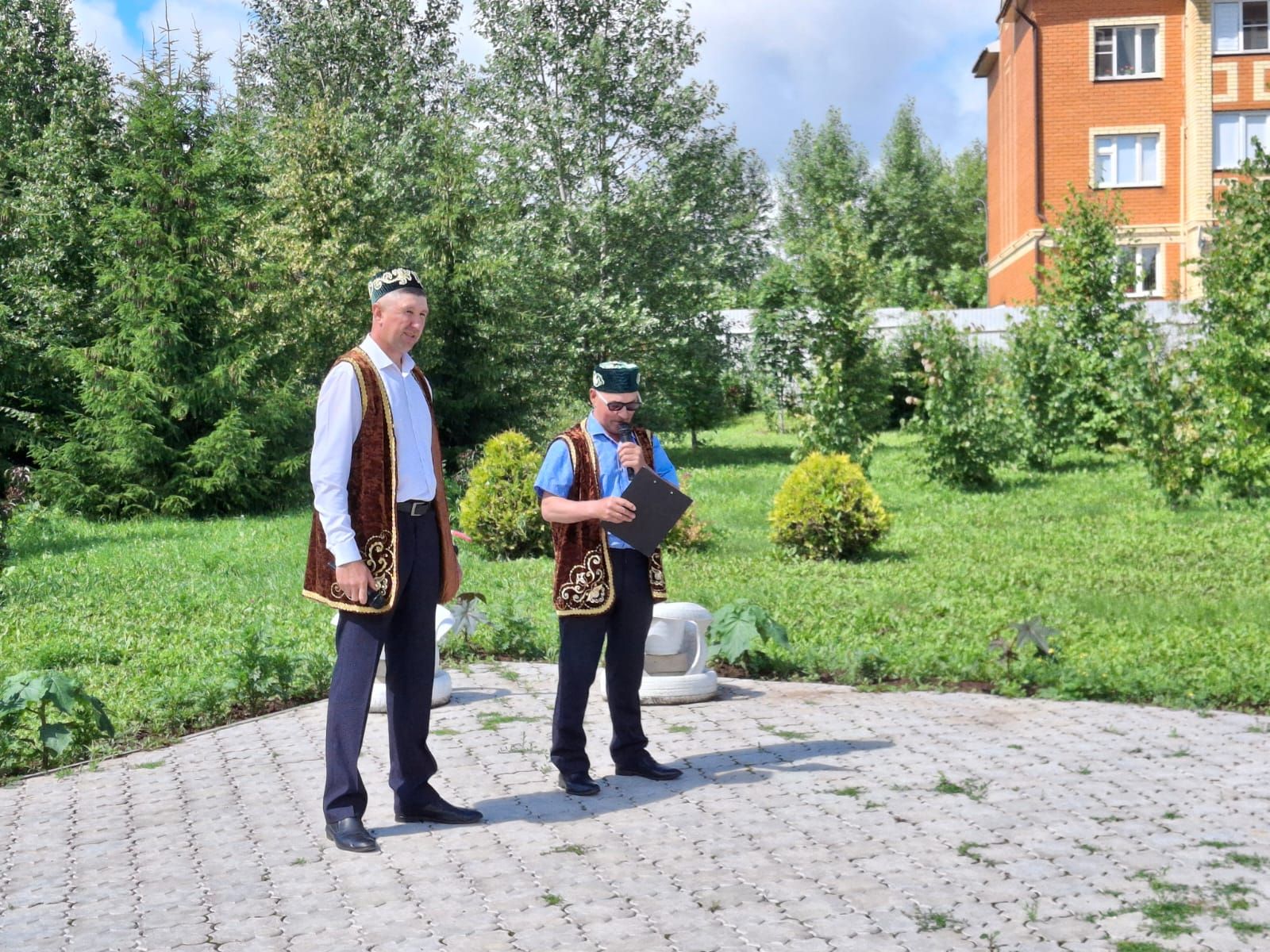 Үрнәк авыл җирлеге мәдәният хезмәткәрләре Арча картлар интернат-йортында Сабантуй уздырды