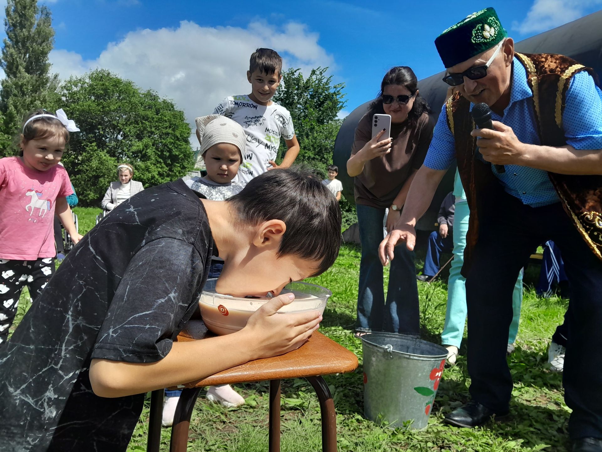 Үрнәк авыл җирлеге мәдәният хезмәткәрләре Арча картлар интернат-йортында Сабантуй уздырды