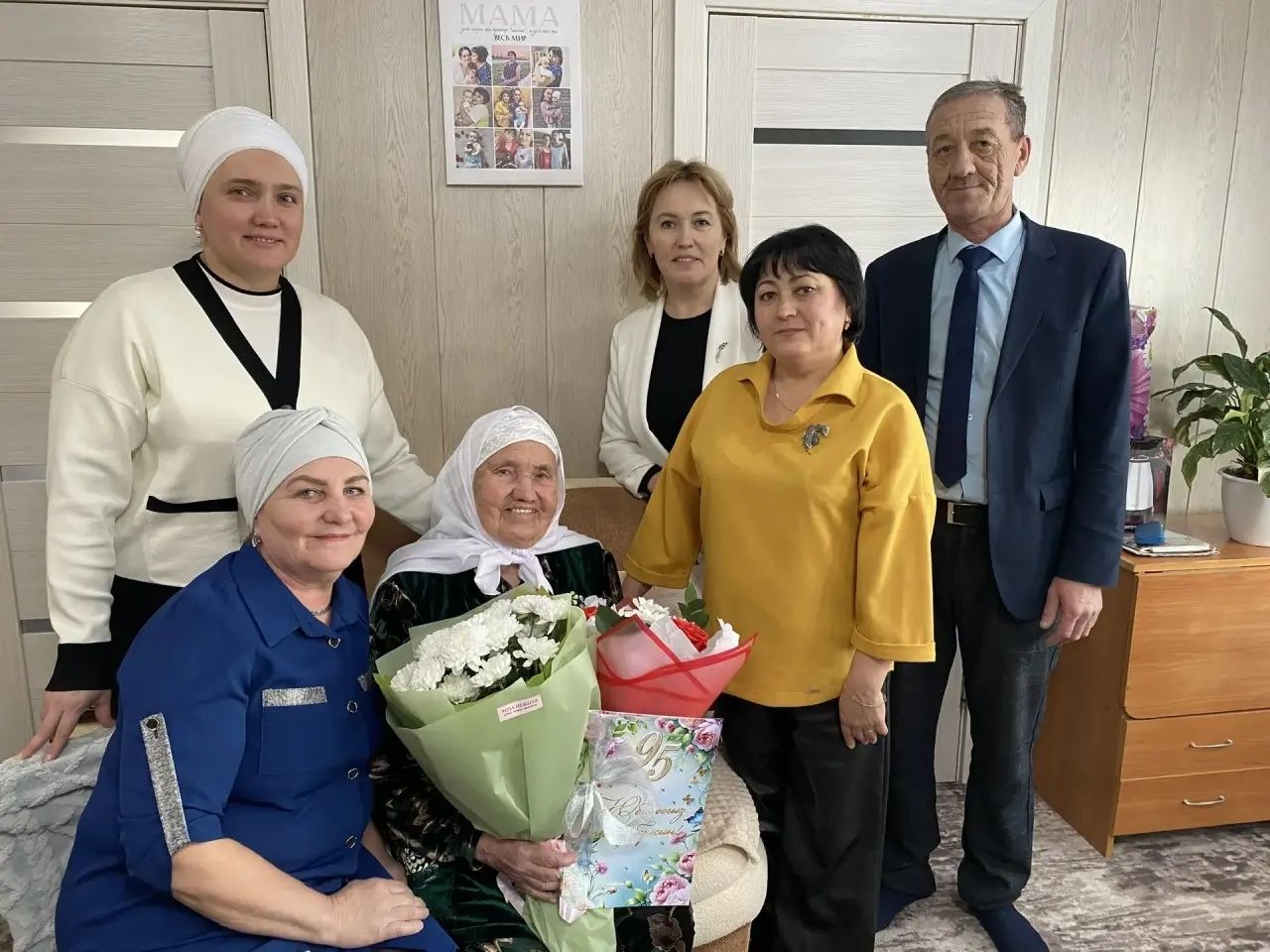 Олуг педагог Әминә апага бүген 95 яшь
