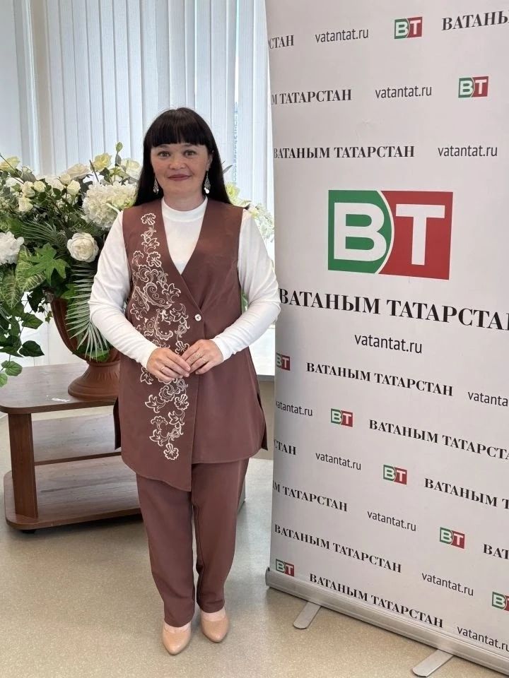 Алисә, костюмың бигрәк тә килешә!
