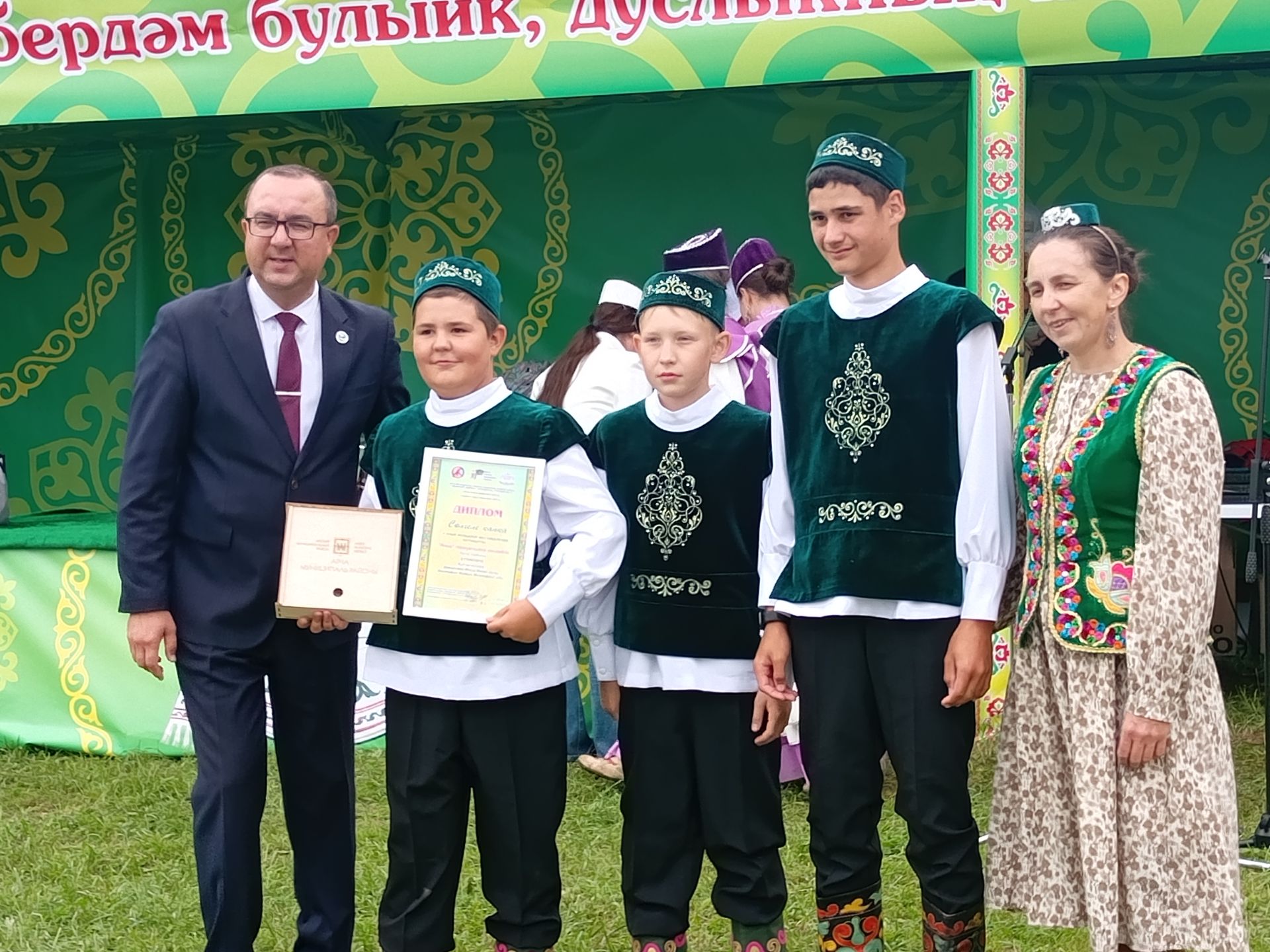 Бөтен Ташкичүне шаулатып быел янәдән «Сөлгеле капка» ачык фольклор фестивале узды